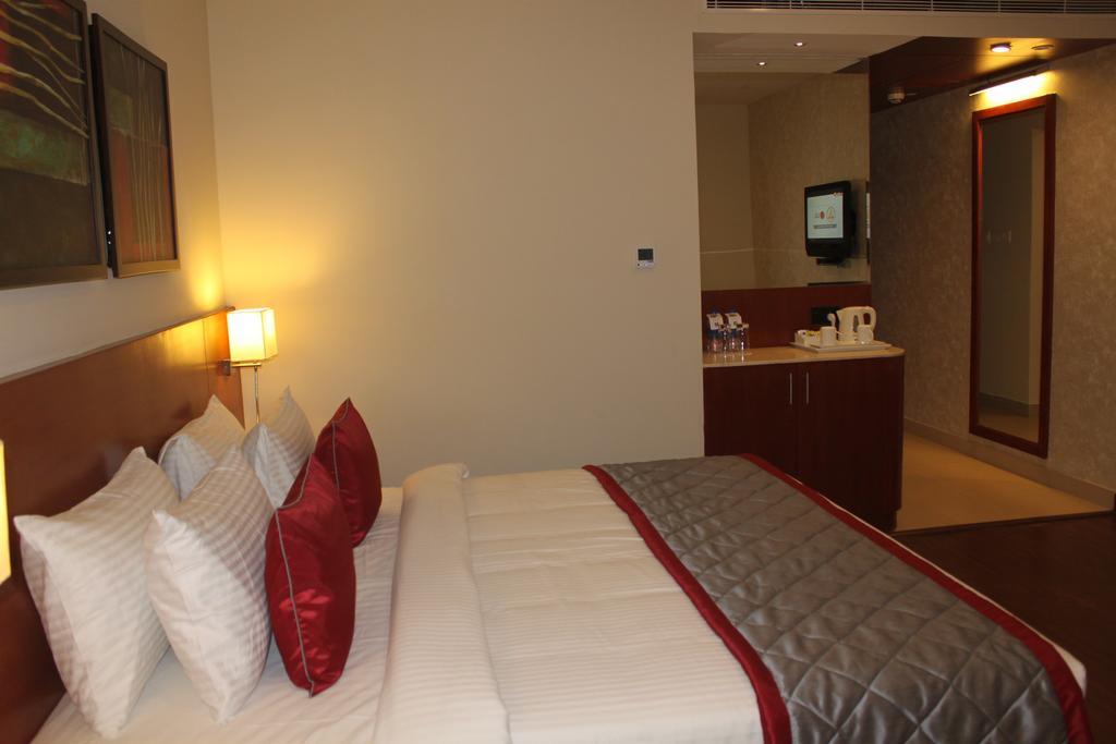 The Altruist Business Hotel Hitech Hajdarabad Zewnętrze zdjęcie